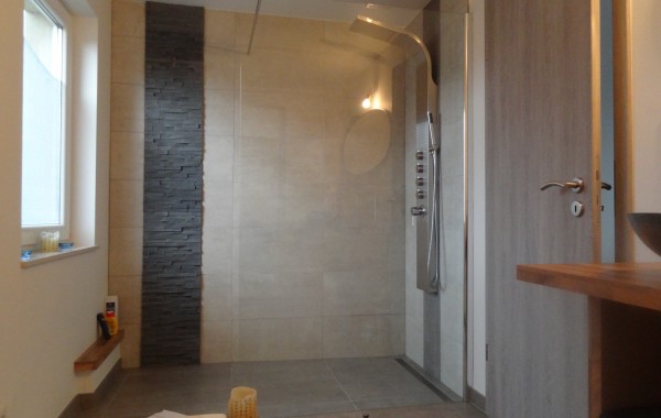 Salle de bains, douche italienne, Faïence, pierres de parement, inspiration, construction maison, Chenois, Province Luxembourg, Belgique